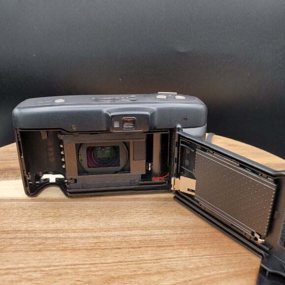 Nikon Zoom 500 AF 35mm Point-and-Shoot Film Case and Camera - Picture 3 of 8